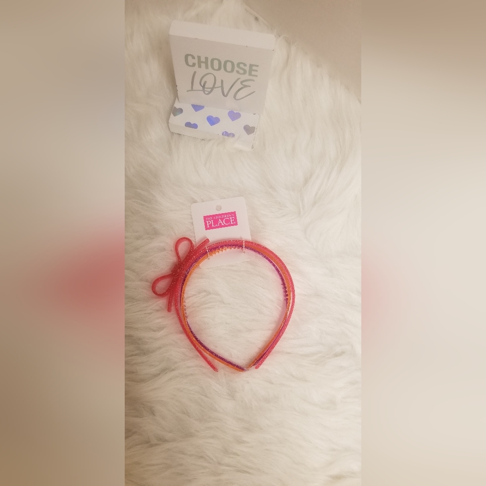 Its a cute 3- set cute glittery head band